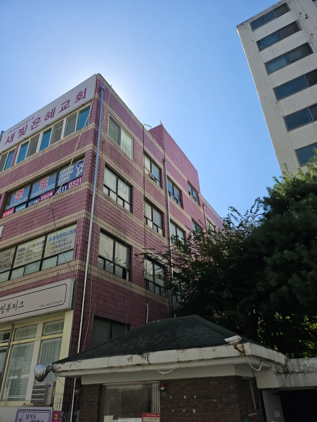 상가건물 옥상 드레인·외벽 라인 — 에프터 사진 (시공 후)